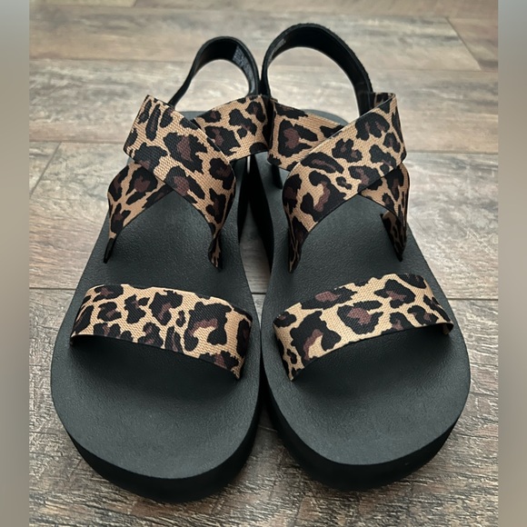 YELLOWBOX | Mellow Mat Animal print wedge sandals - Picture 4 of 7